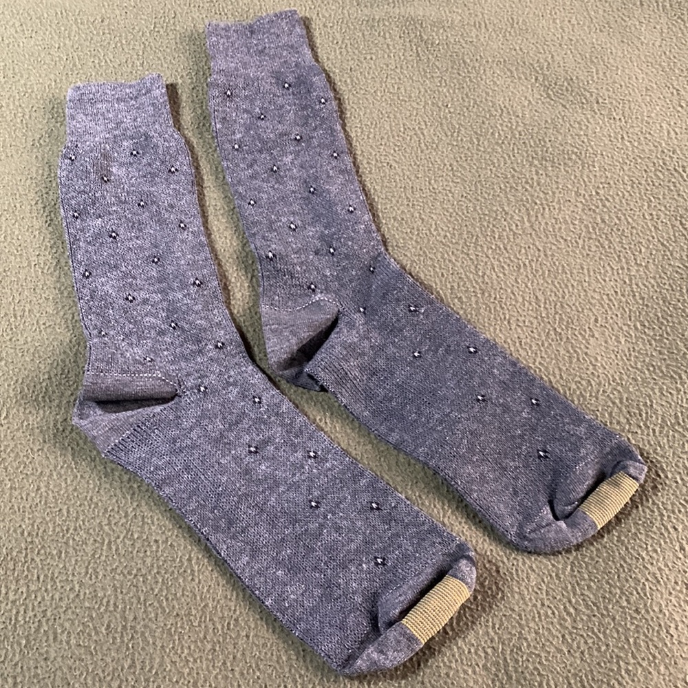 Lot of 5 Men’s dress socks. 2 brown 1 black Dockers, 1gray Gold Toe, 1 black - Picture 5 of 16